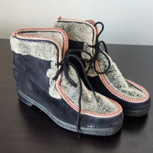 Cozy Black and Gray Women's Winter Boots Vintage 70's